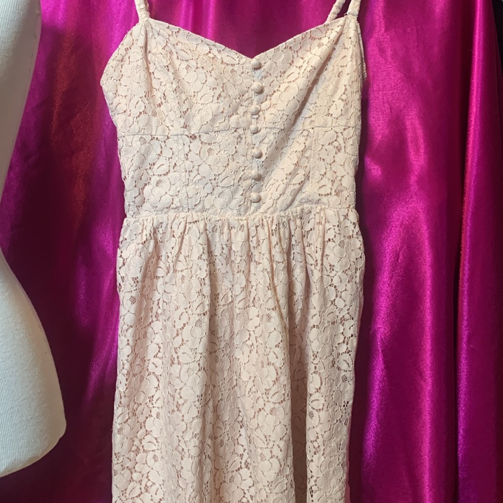 Talula soft pink zip up side lace dress. Size 4. Like new. Removable strap
